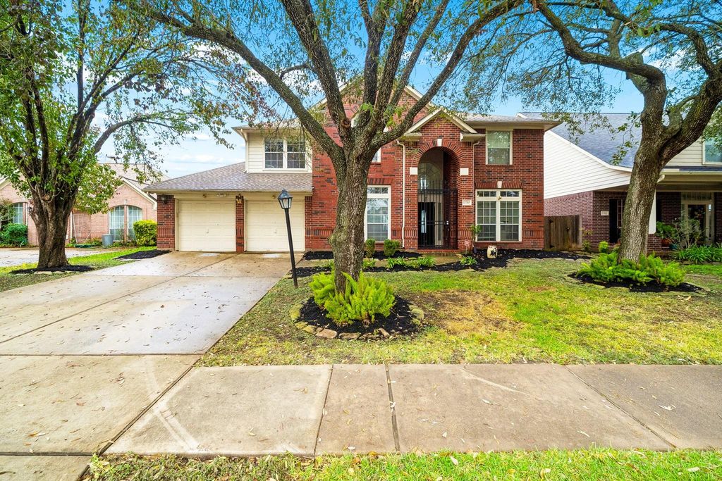 Photo of 12310 Shadow Island Drive, Houston, TX 77082 (MLS # 35031643)