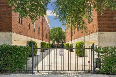 Photo of 3300 Taft Street #E, Houston, TX 77006 (MLS # 41329471)