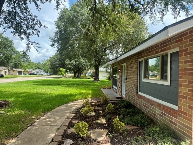 1607 W Houston Dr