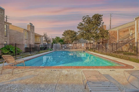 Photo of 700 Thicket Lane #306, Houston, TX 77079 (MLS # 21331653)