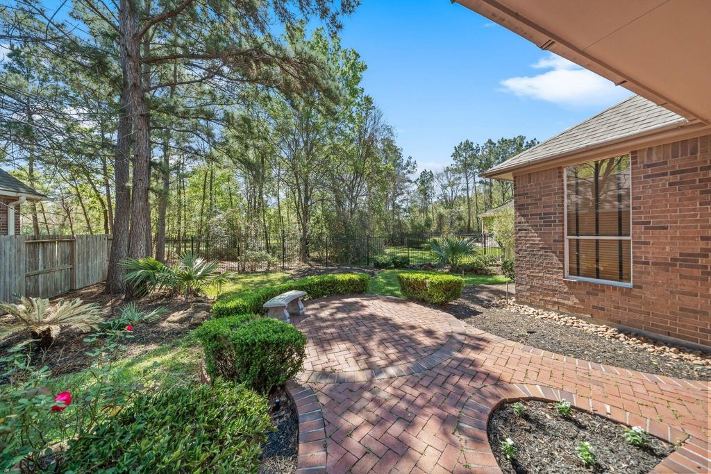 Photo of 7 Sovereign Way, Conroe, TX 77384 (MLS # 30192725)