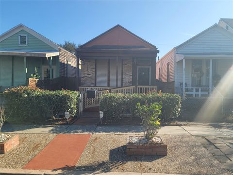 Photo of 3321 Avenue M, Galveston, TX 77550 (MLS # 78150878)