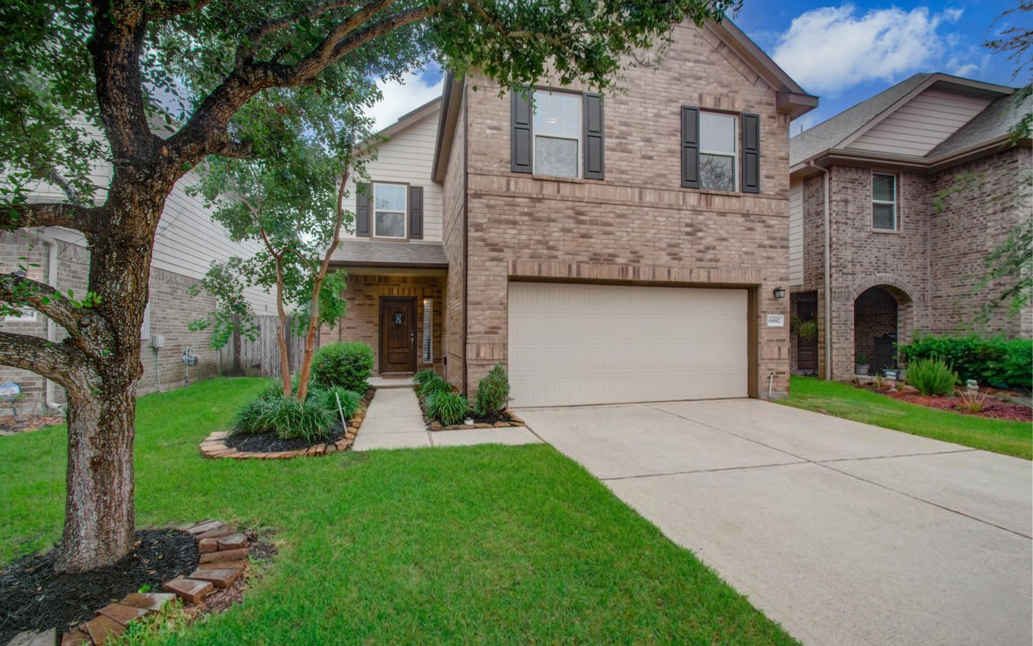 6882 Dogwood Cliff Lane