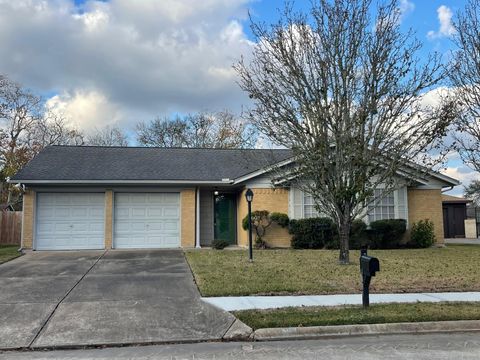 Photo of 1805 Sleepy Creek Way, Pearland, TX 77581 (MLS # 69445840)