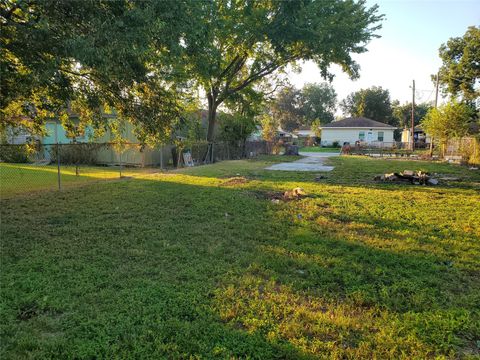 Photo of 1311 Alber Street, Houston, TX 77009 (MLS # 43685294) Photo of 1311 Alber Street, Houston, TX 77009 (MLS # 43685294)