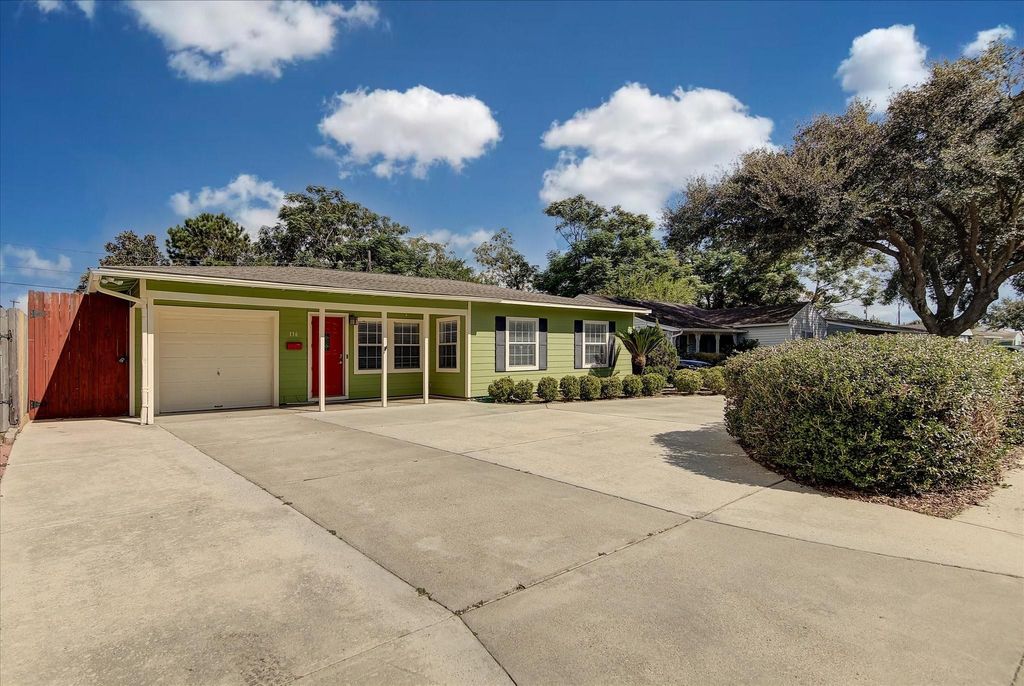 Photo of 116 Tarpon Avenue, Galveston, TX 77550 (MLS # 17326477)