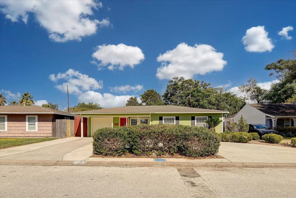 Photo of 116 Tarpon Avenue, Galveston, TX 77550 (MLS # 17326477)