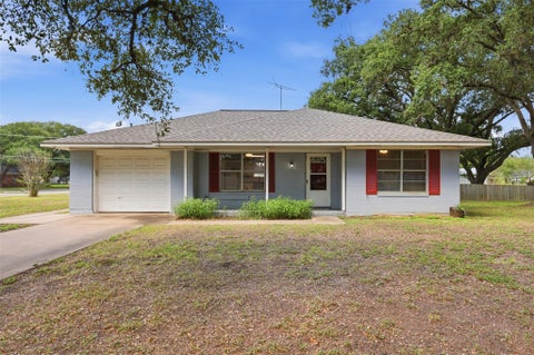 Homes For Sale - 1845 7th Street<br/> Hempstead, TX 77445