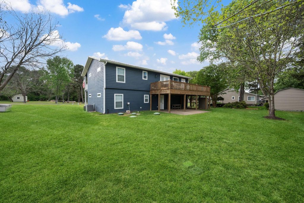 Photo of 801 Commodore Drive, Livingston, TX 77351 (MLS # 95422195)