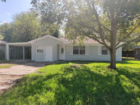 Photo of 1003 Dyche Lane, Alvin, TX 77511 (MLS # 81696505)