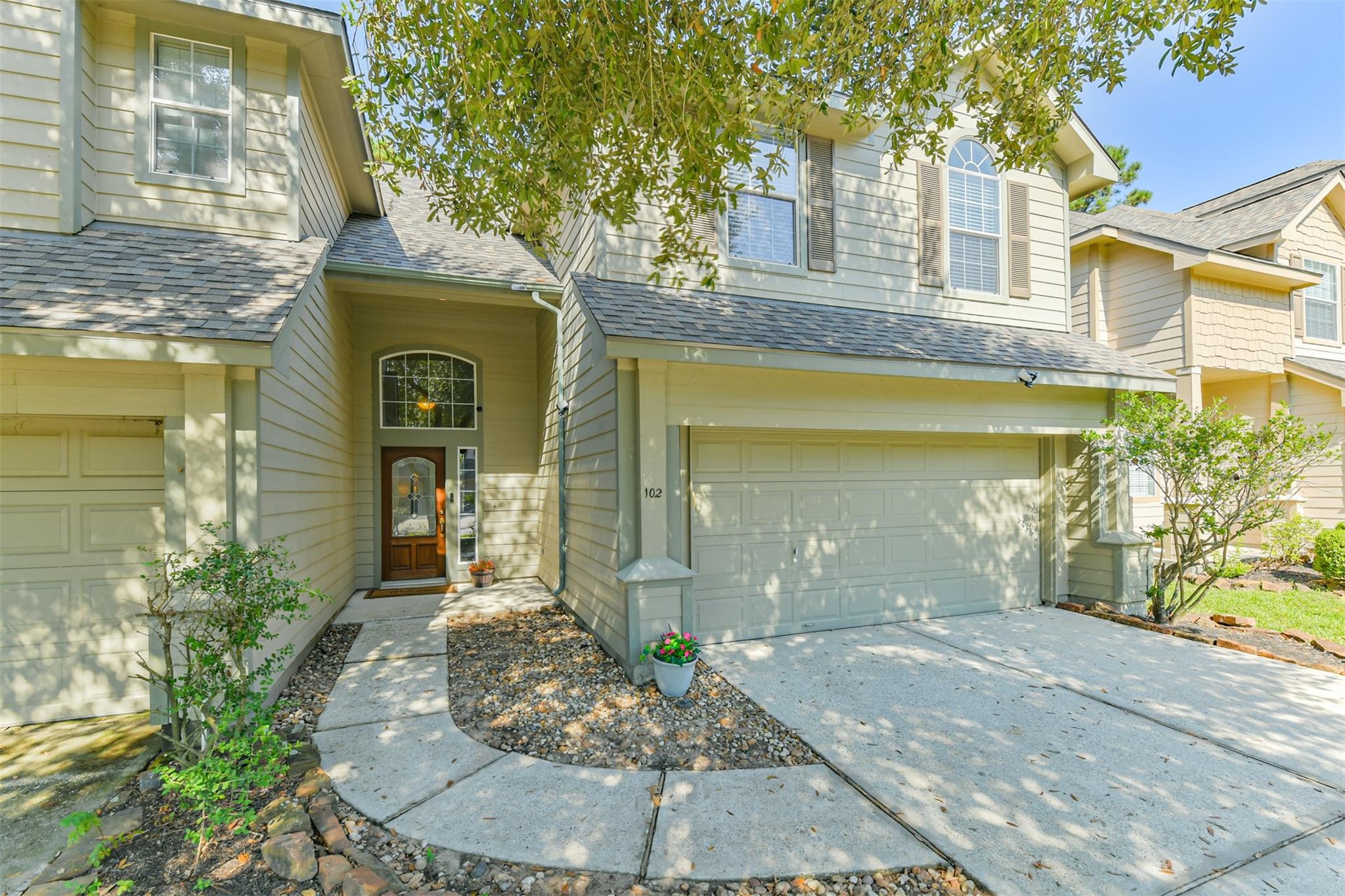 102 W Twinvale Loop