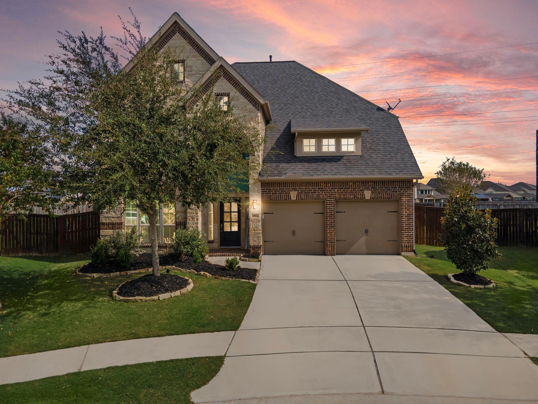 6902 N Elmwood Trail
