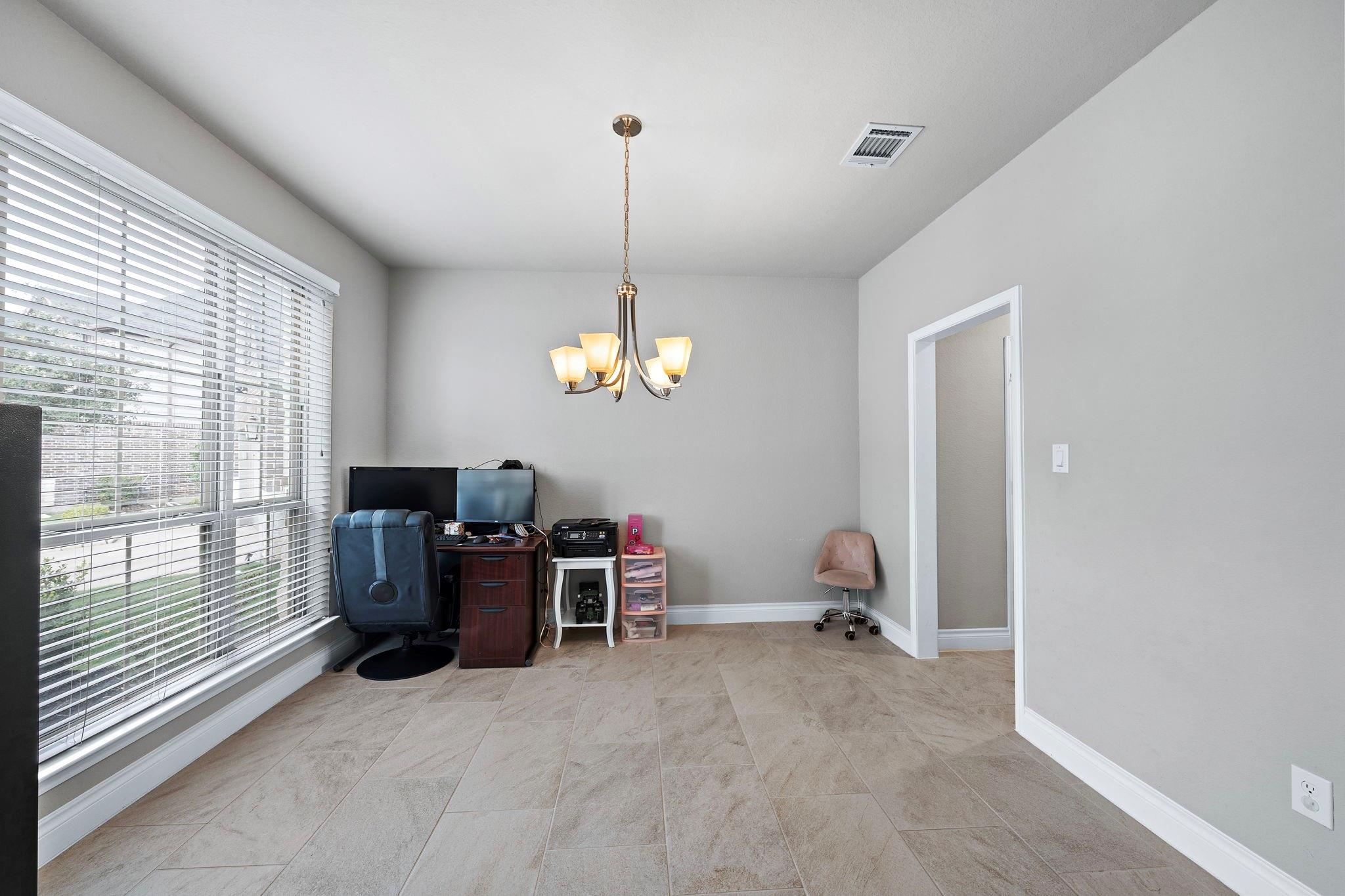 6902 N Elmwood Trail