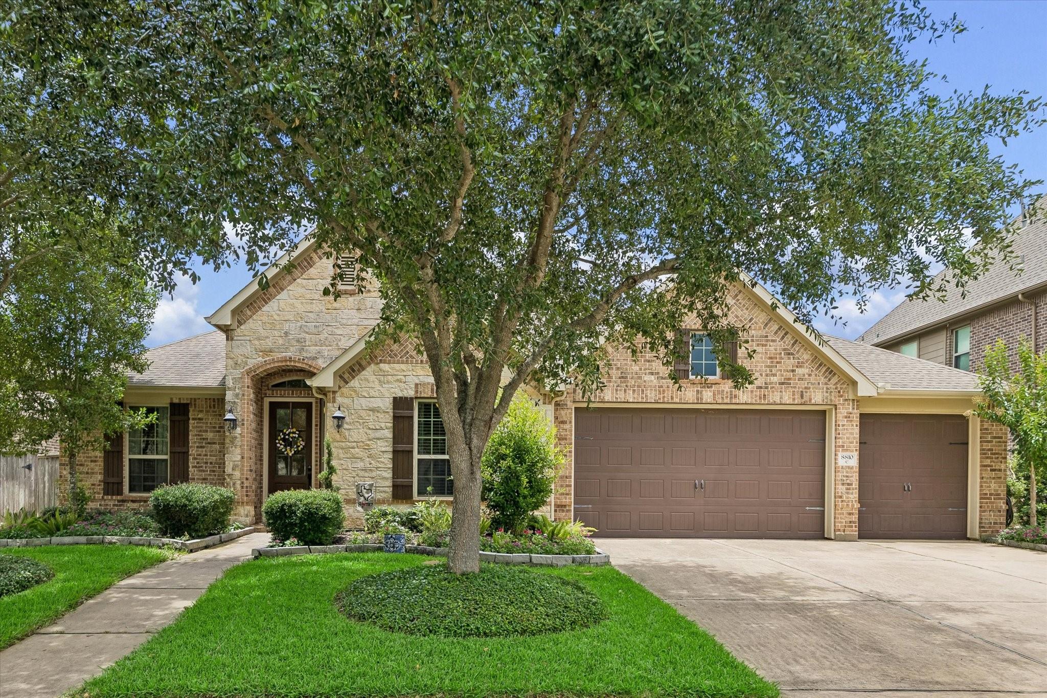 8810 Purdy Crescent Trail