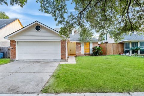 Photo of 13527 Avonshire Drive, Houston, TX 77083 (MLS # 90501094)