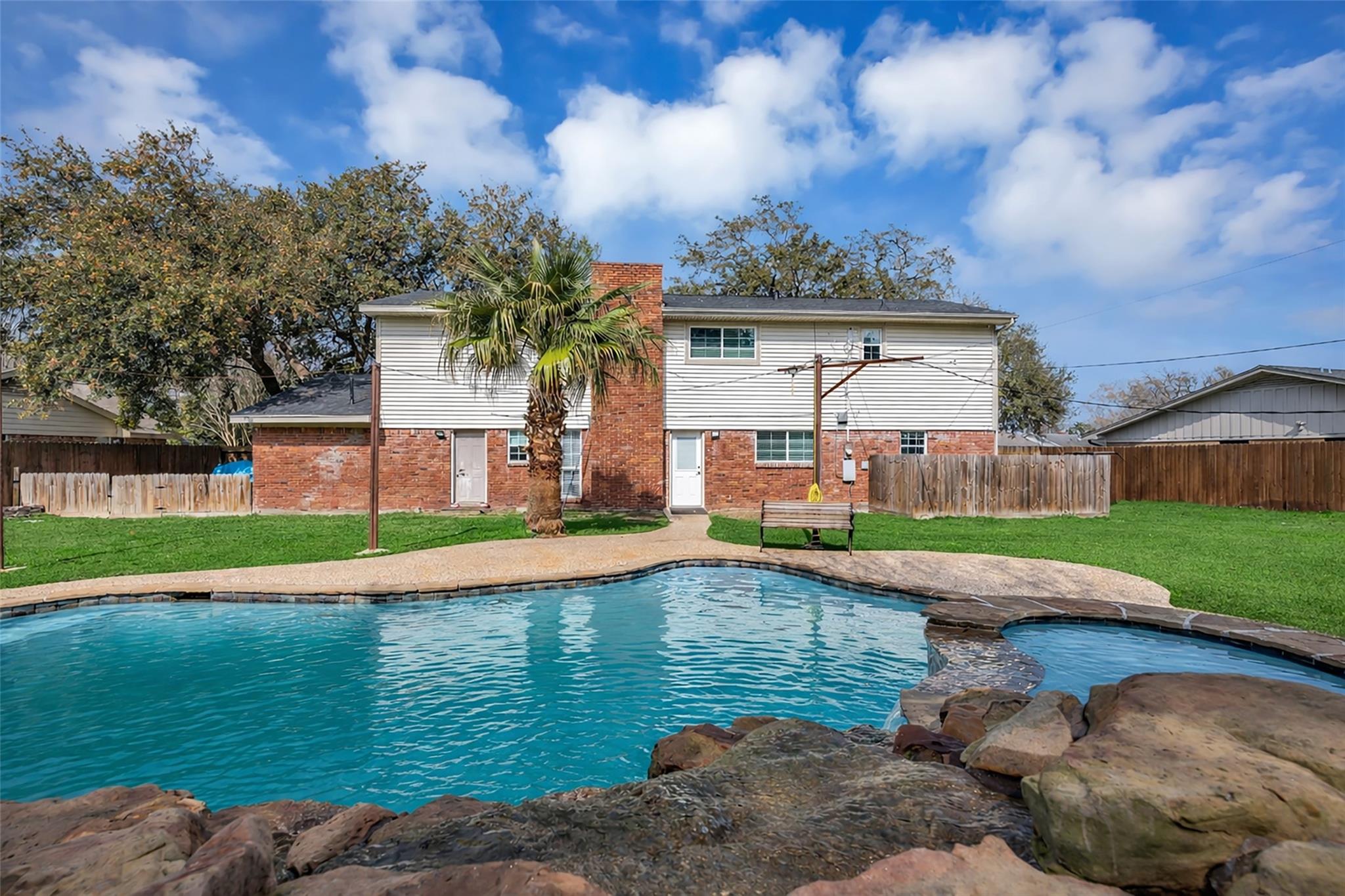 5007 Inverness Drive