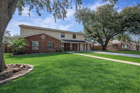 Homes For Sale - 5007 Inverness Drive<br/> Baytown, TX 77521
