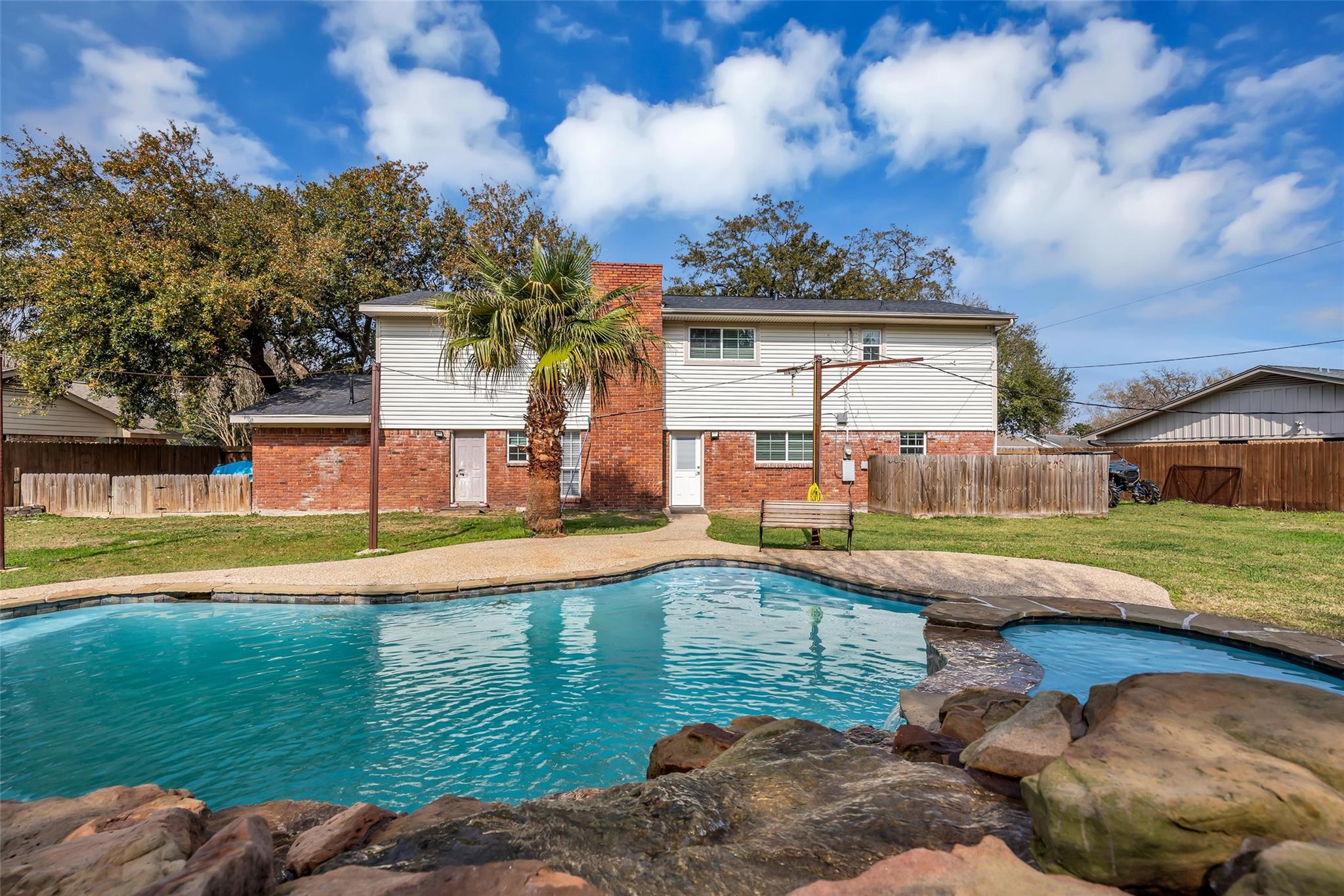 5007 Inverness Drive