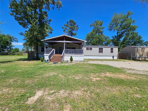 Homes For Sale - 16313 Sandy View Drive<br/> Montgomery County, Conroe, TX 77303