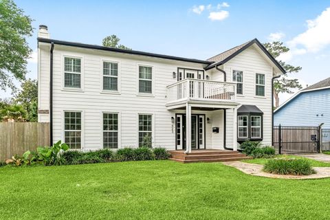 Photo of 423 W 32nd Street, Houston, TX 77018 (MLS # 70984984)