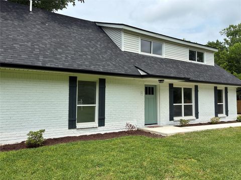 Photo of 12219 Oakline Drive, Brookside Village, TX 77581 (MLS # 35311054)