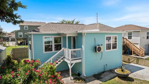 2023 1/2 Hollywood Avenue Galveston TX 77551