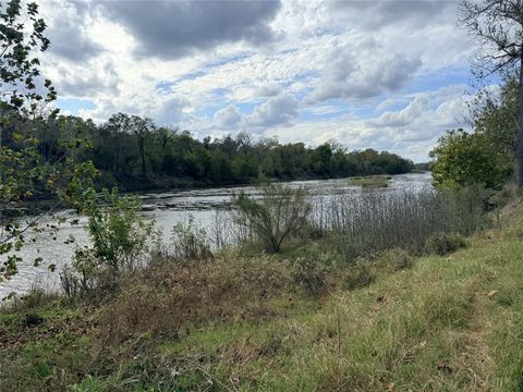 Vacant Land For Sale - 1300 State Highway 71 Highway<br/> Columbus, TX 78933