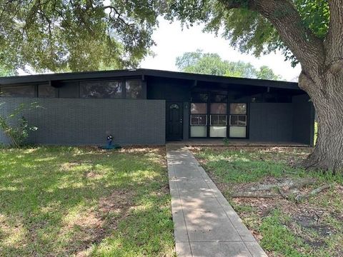 Photo of 3900 Aggie Drive, Bay City, TX 77414 (MLS # 80293564)