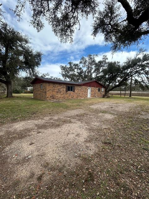 Homes For Sale - 5811 E S F Austin Road<br/> Jones Creek, TX 77541