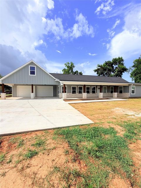 Photo of 301 E San Bernard St ST, Brazoria, TX 77422 (MLS # 45987285)