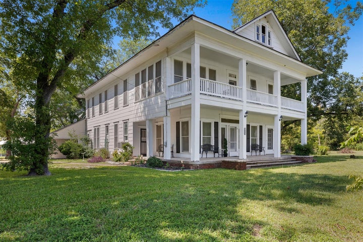 Photo 1 of 41 — 1008 Railroad, Thornton, TX 76687