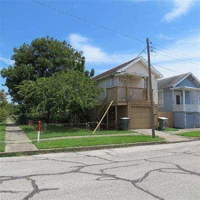 Photo of 1404 38th Street, Galveston, TX 77550 (MLS # 93430816)