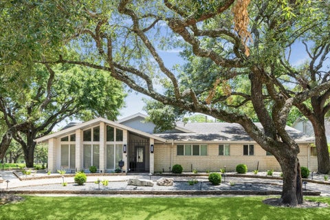Photo of 5223 Braesvalley Drive, Houston, TX 77096 (MLS # 66485272)