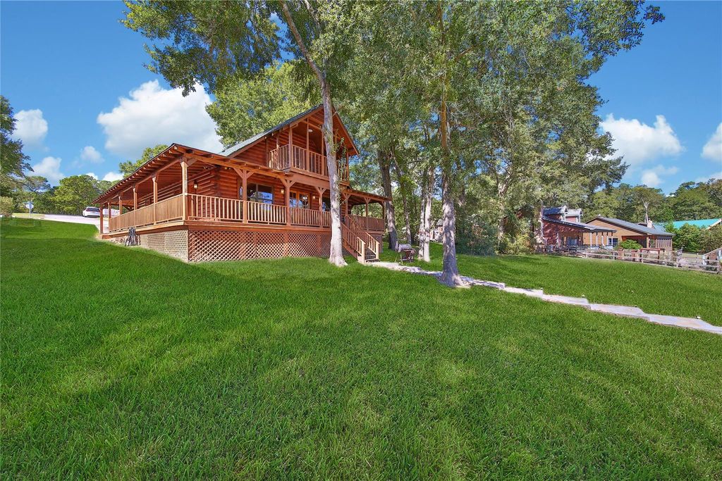 Photo of 76 Hunters Creek Drive, Huntsville, TX 77340 (MLS # 84437430)