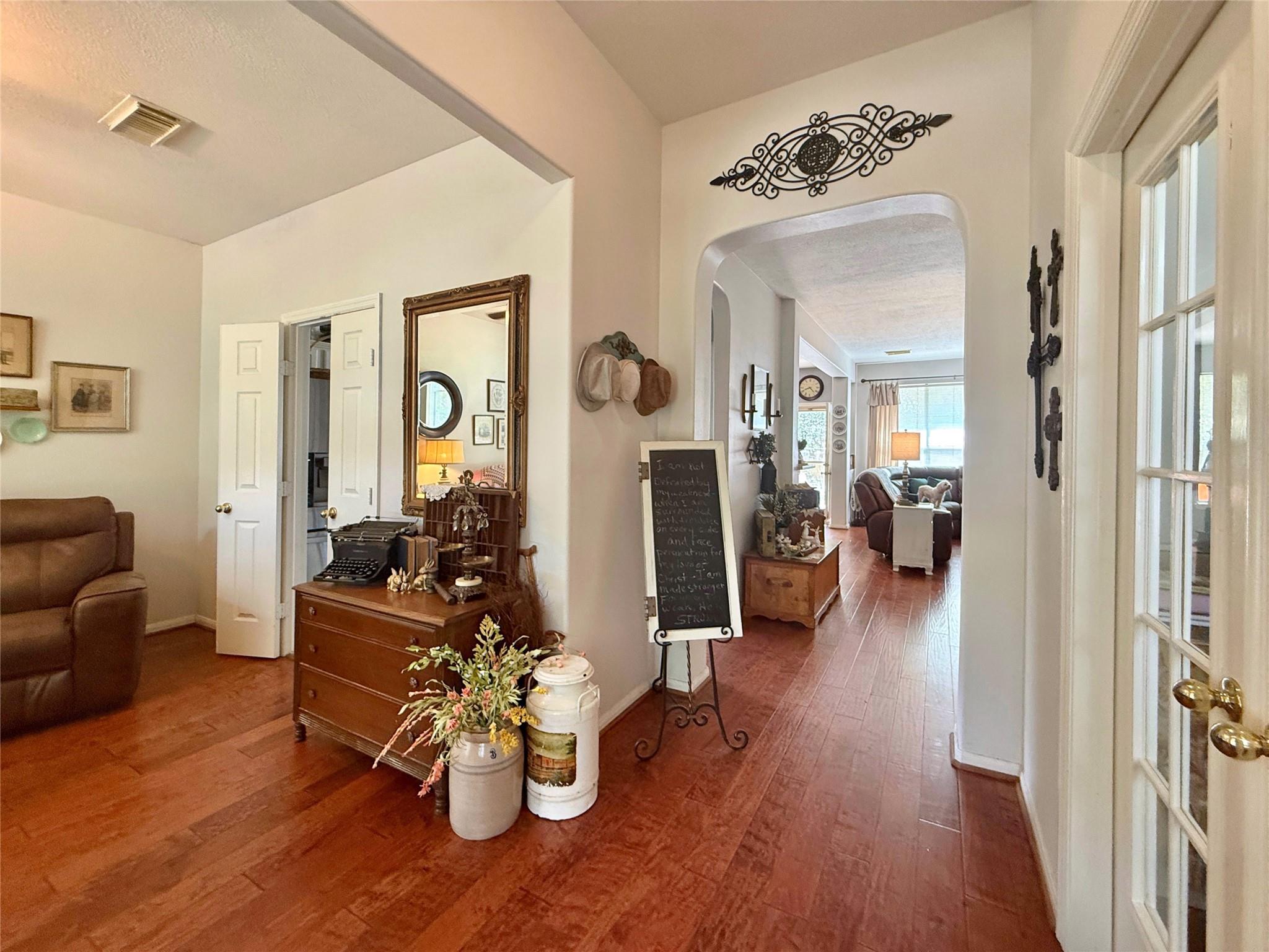 176 S Hollylaurel Circle