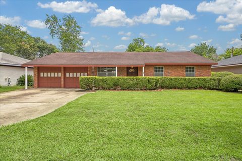 Photo of 5818 Effingham Drive, Houston, TX 77035 (MLS # 82377948)