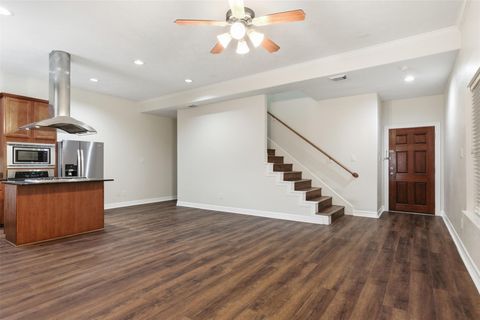 901 Mckinney Park Lane Houston TX 77003