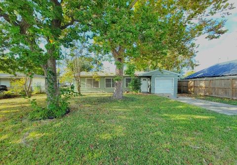 Photo of 252 Muriel Street, La Marque, TX 77568 (MLS # 68442287)