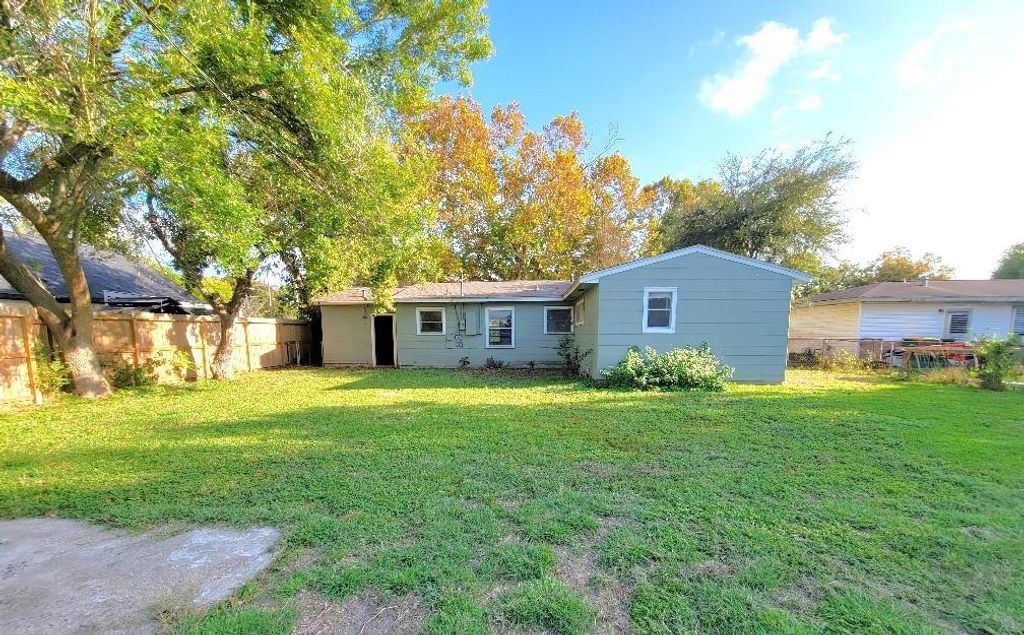 Photo of 252 Muriel Street, La Marque, TX 77568 (MLS # 68442287)