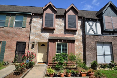Photo of 830 Threadneedle Street #235, Houston, TX 77079 (MLS # 41225579)