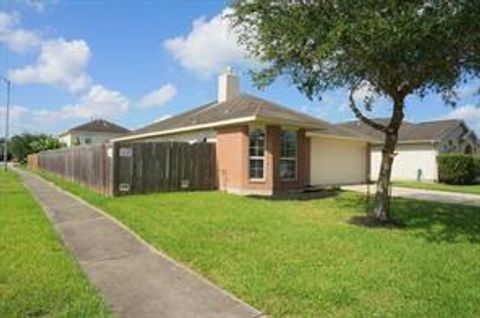 Photo of 5703 Vision Lane, Houston, TX 77048 (MLS # 80602513)