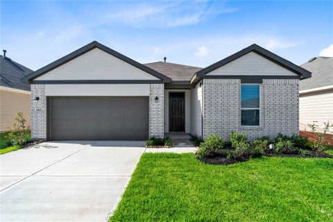 Homes For Sale - 18215 Spruce Cottage Drive<br/> Tomball, TX 77377
