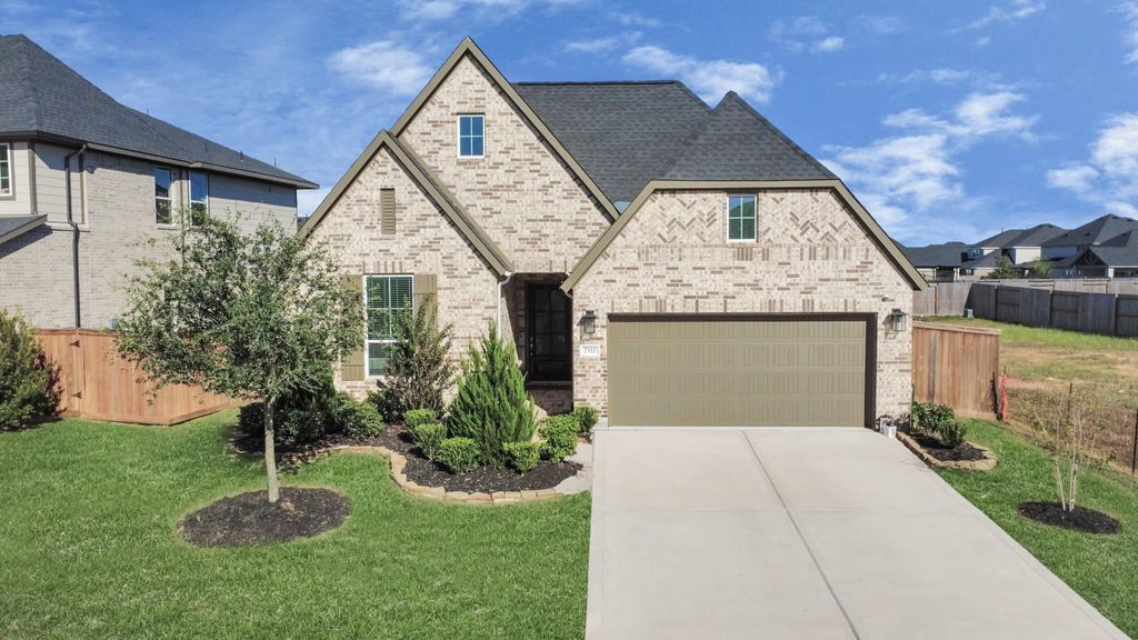 Photo of 7511 Ridgeside Drive, Fulshear, TX 77441 (MLS # 98139919)