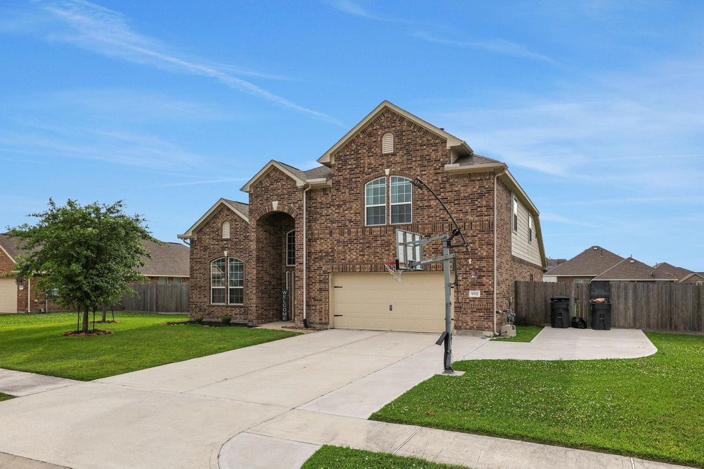 Photo of 9511 White Landing Drive, Mont Belvieu, TX 77523 (MLS # 90117112)
