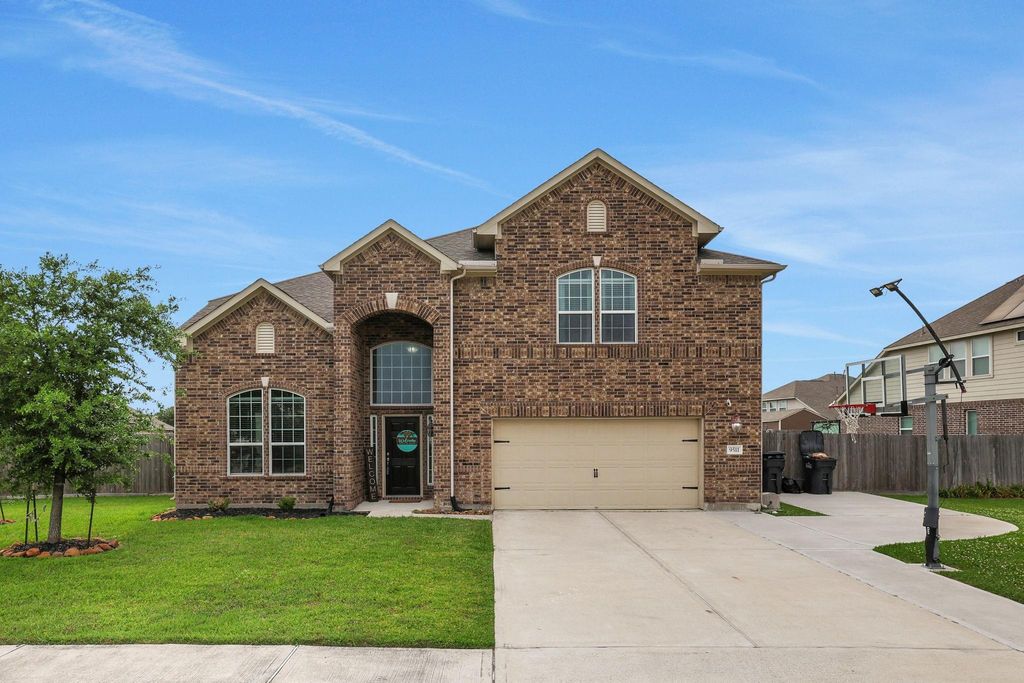 Photo of 9511 White Landing Drive, Mont Belvieu, TX 77523 (MLS # 90117112)