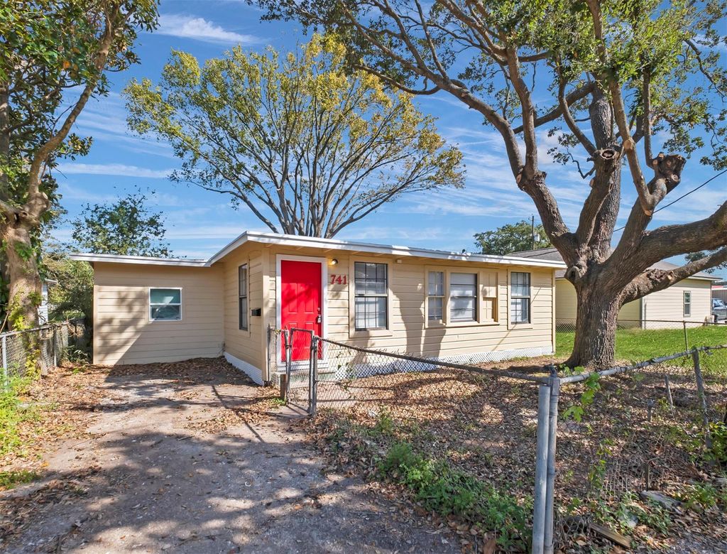 Photo of 741 Vine Street, Clute, TX 77531 (MLS # 33579335)