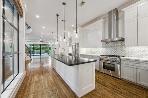 Photo of 1301 Peden Street, Houston, TX 77006 (MLS # 86417027)