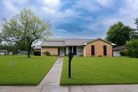 Photo of 301 Lotus Street, Lake Jackson, TX 77566 (MLS # 48763318)