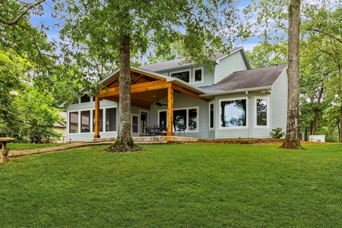 Photo of 145 Island Drive, Livingston, TX 77351 (MLS # 10327408)