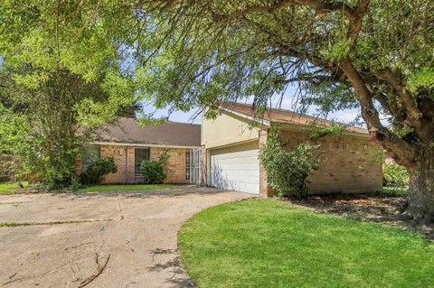 Photo of 8807 Lakeside Forest Drive, Houston, TX 77088 (MLS # 12891780)